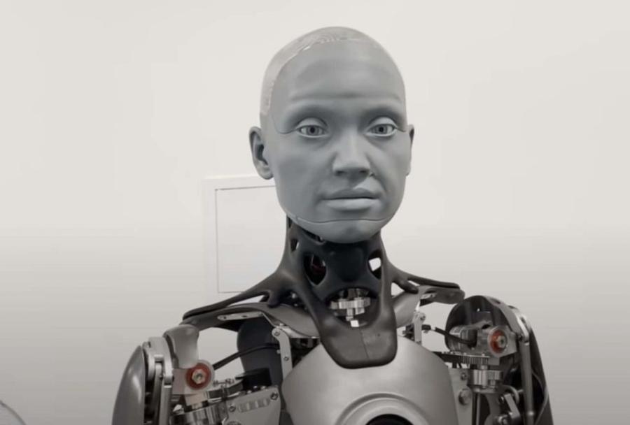 Надреалістичний робот-гуманоїд розповів, чи варто побоюватися повстання машин