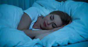 Сомнолог розповіла про шкоду сну при включеному в кімнаті обігрівачі