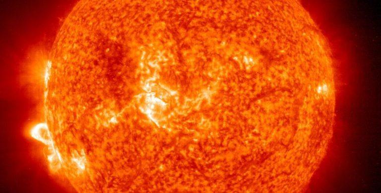 Чи може потужний спалах на Сонці знищити Інтернет: вчені дали свою відповідь