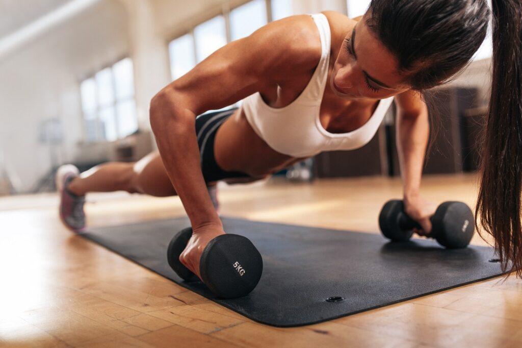 Поєднання силових тренувань і кардіо може допомогти вам жити довше та здоровіше