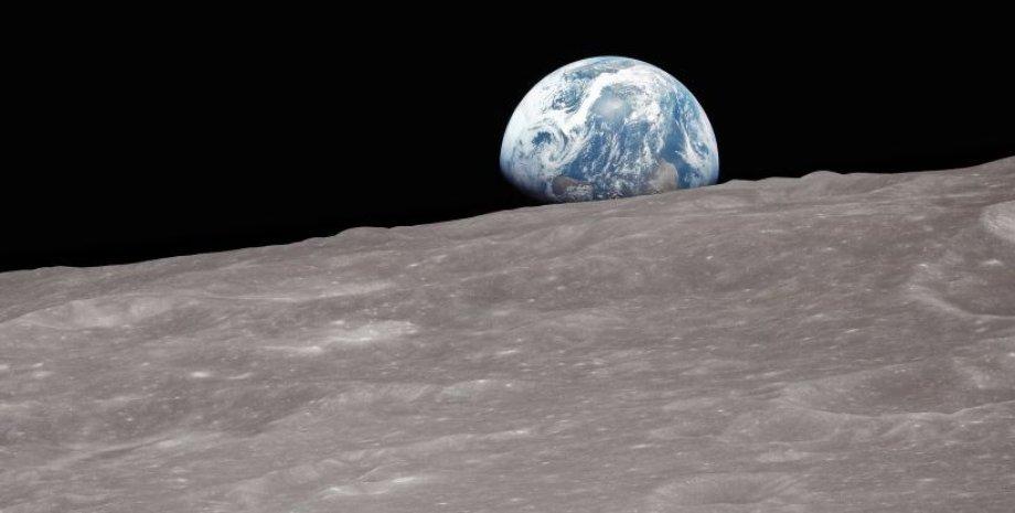 Місяць повільно віддаляється від Землі протягом останніх 2,5 мільярда років