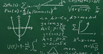 Какие преимущества использования электронных учебных пособий по математике?