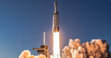 Найпотужнішу ракету у світі Falcon Heavy запускають після трирічної перерви