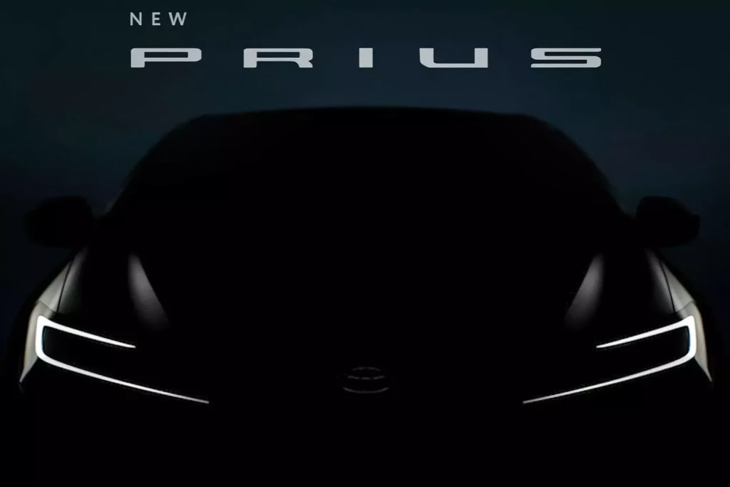Toyota показала задню оптику нового Prius