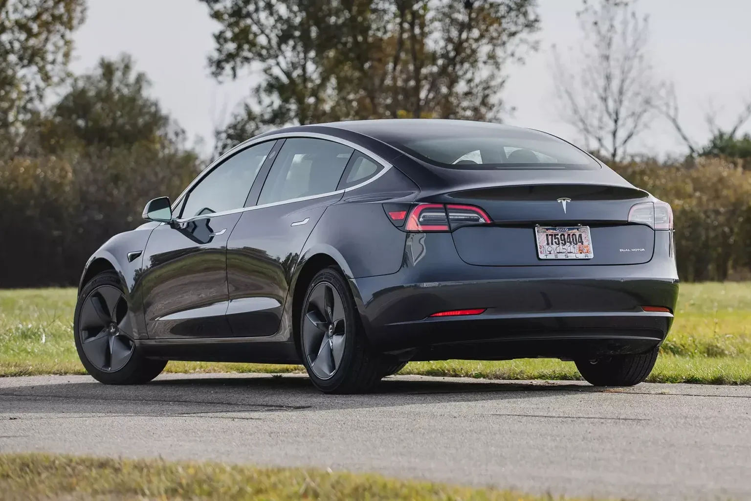 Tesla відкликає сотні тисяч електрокарів