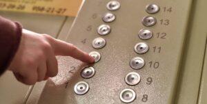 Може трапитися з кожним: що робити, якщо застряг у ліфті через відключення світла