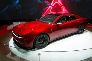 Dodge Charger Daytona SRT отримав дев'ять варіантів потужності