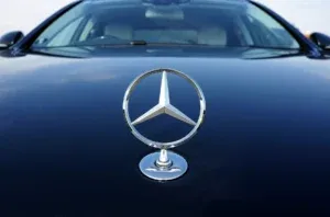 Виробник логотипів Mercedes-Benz розорився