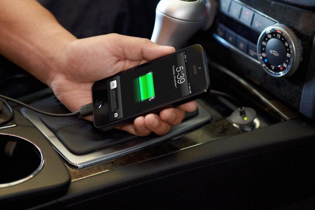 Як зарядити мобільний телефон за допомогою автомобільного акумулятора