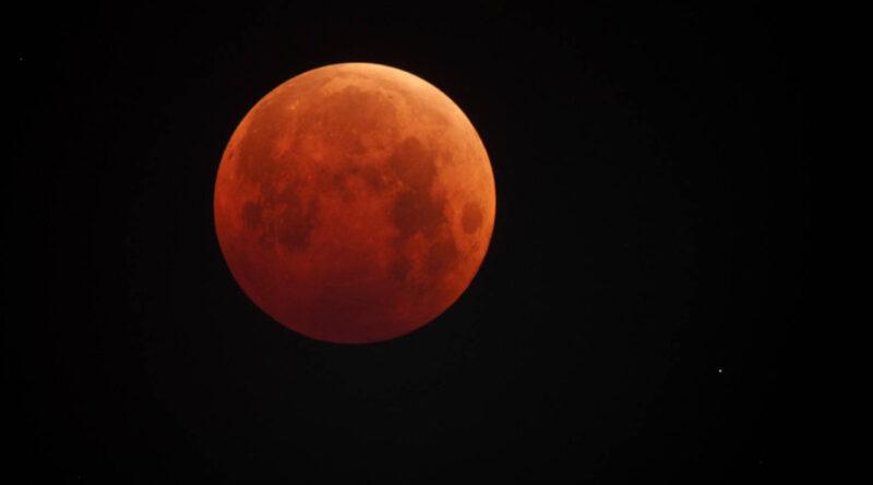 Кривавий Місяць 8 листопада: де і в який час можна стежити за затемненням онлайн