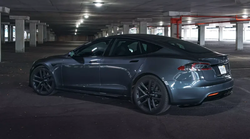 Батарея Tesla Model S відмовилася заряджатися на морозі