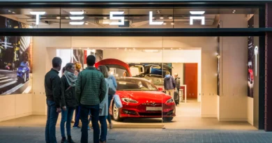 Глава Tesla закликав співробітників не турбуватися через рекордне падіння акцій