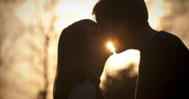 Лікарі назвали 8 хвороб, якими можна заразитися через поцілунки