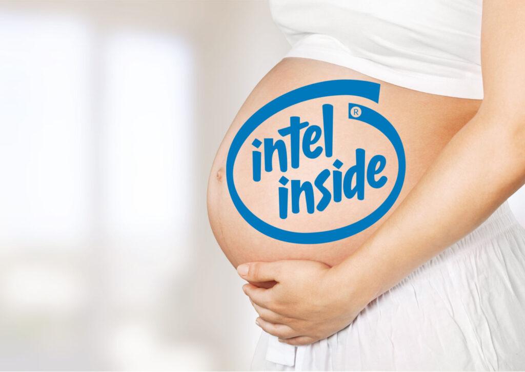 У Китаї затримали контрабандистку, яка намагалася провезти понад 200 процесорів Intel та 9 iPhone у накладному животі для імітації вагітності