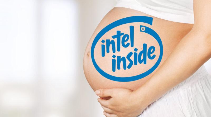 У Китаї затримали контрабандистку, яка намагалася провезти понад 200 процесорів Intel та 9 iPhone у накладному животі для імітації вагітності