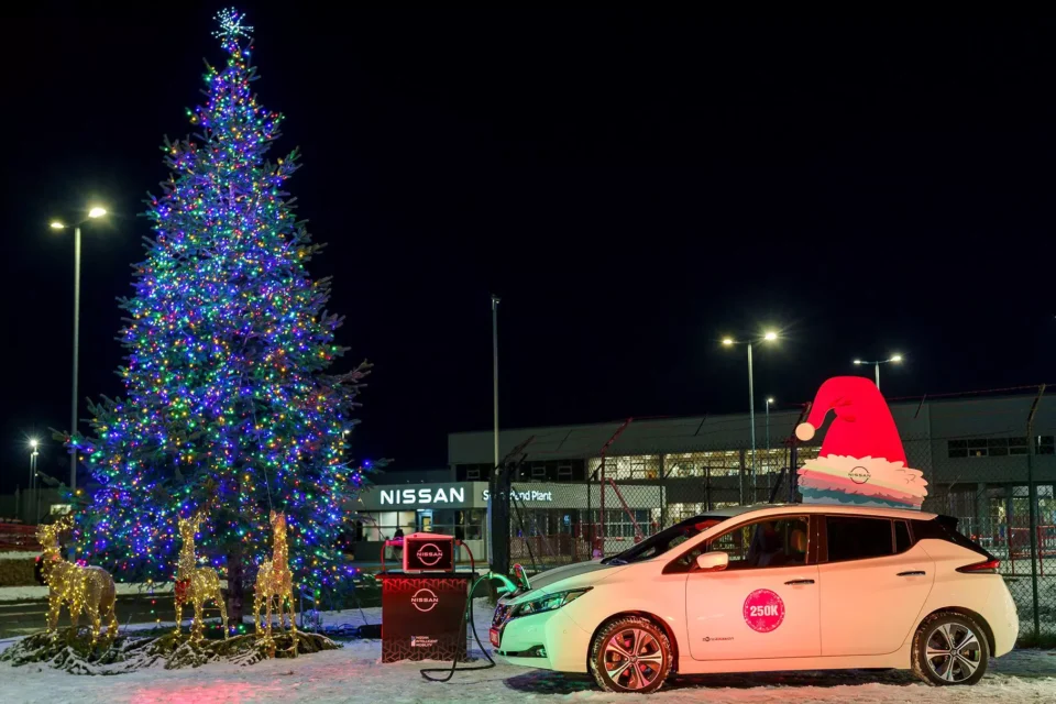 Nissan придумав незвичайний спосіб запалити різдвяну ялинку