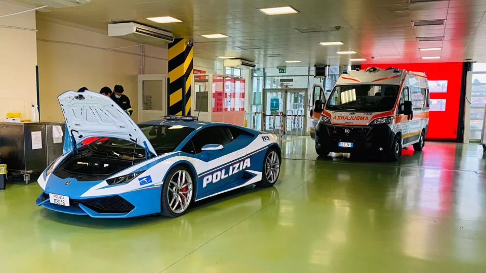 Lamborghini допомогла італійській поліції врятувати двох людей