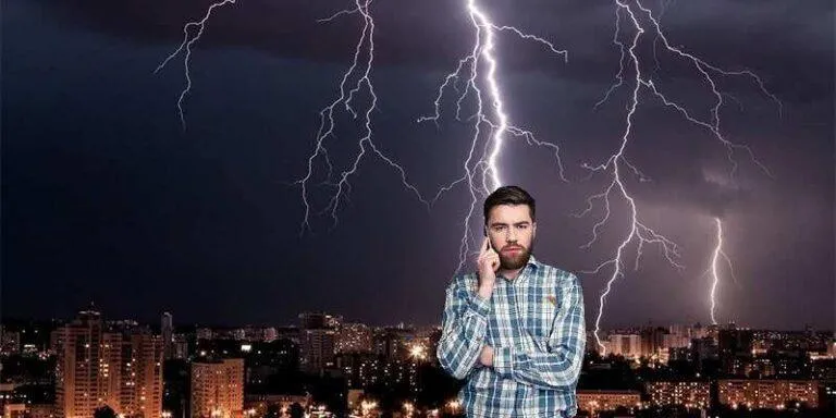 Xiaomi перевірила, чи впливає гроза на роботу смартфона