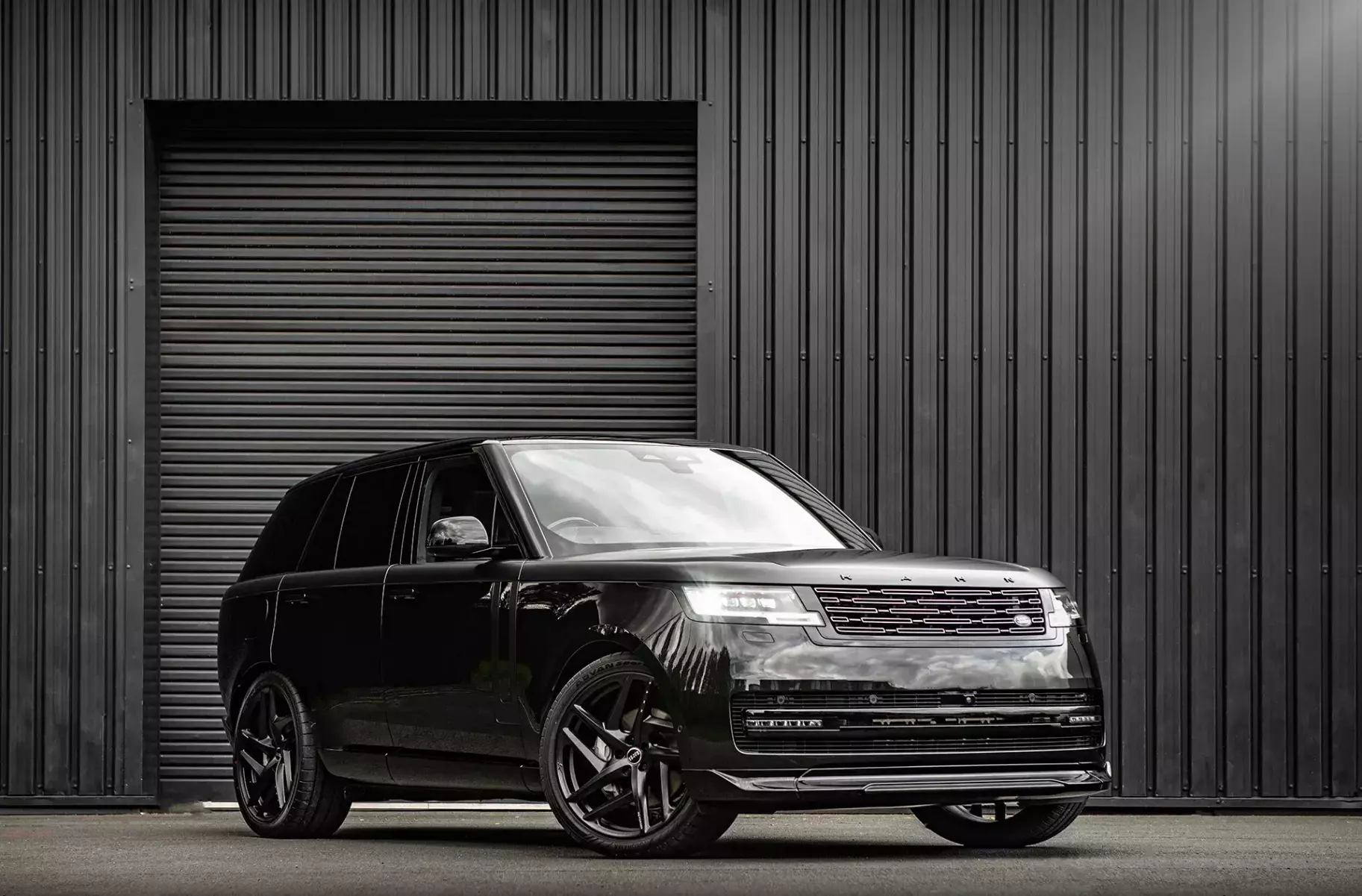 Project Kahn представив доопрацювання нового Range Rover