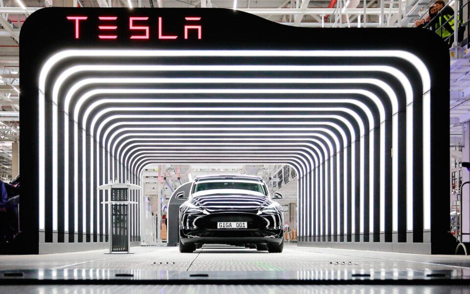 Tesla у Німеччині збільшила термін очікування електрокарів після зниження цін