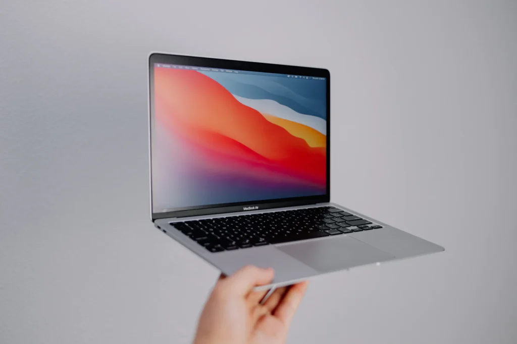 За чутками, 15-дюймовий MacBook Air від Apple буде представлений цього року