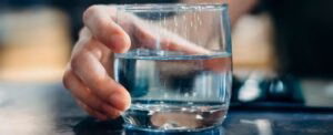 Недостатнє вживання води створює серйозні ризики для здоров’я