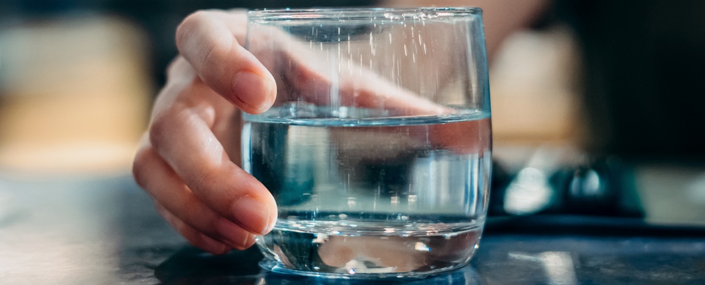 Недостатнє вживання води створює серйозні ризики для здоров’я