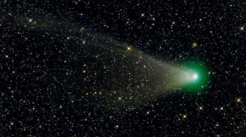 Зелена комета пролетить повз Землю вперше за 50 тисяч років