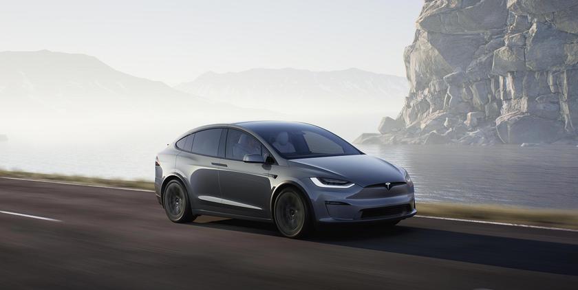 Tesla відкликає понад 360 000 електромобілів через небезпечну поведінку автопілота FSD на перехрестях