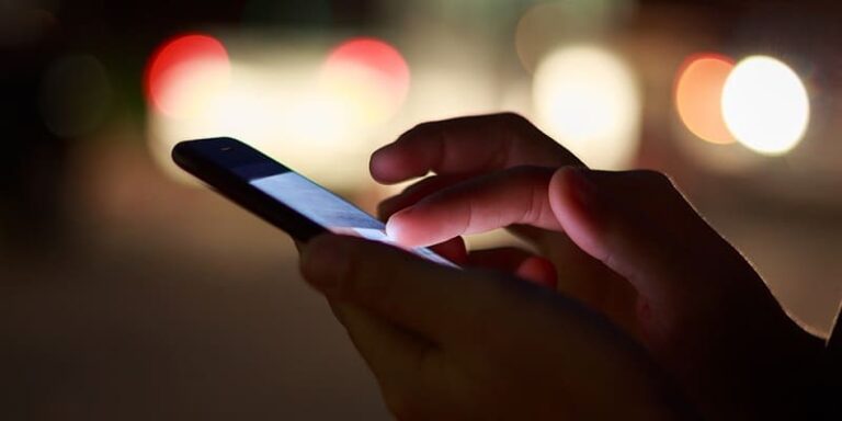 Як зрозуміти, що за вами стежать через смартфон: просто способи перевірки