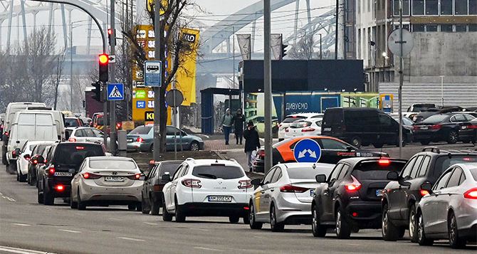 Водіїв змусять стежити за датами, інакше впаяють штраф: вже підготували нове покарання