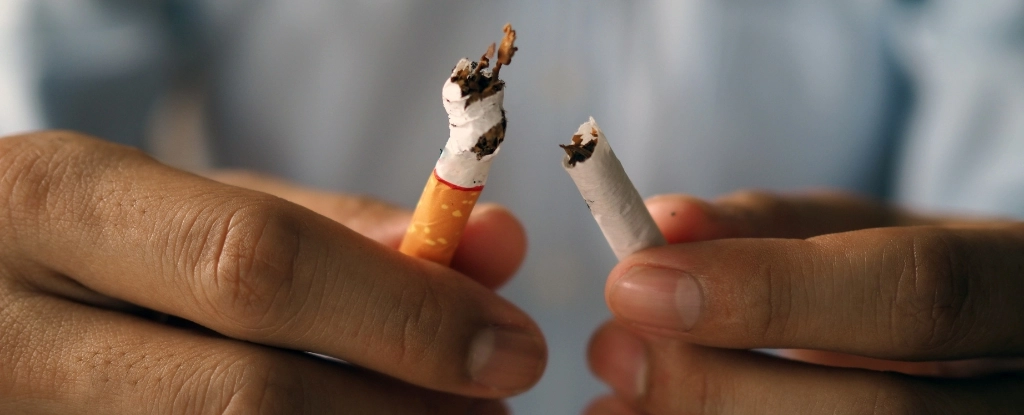Дослідники розробляють "розумне намисто", яке допоможе кинути палити