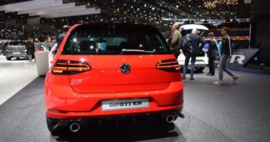 Volkswagen Golf EV буде представлений концептом