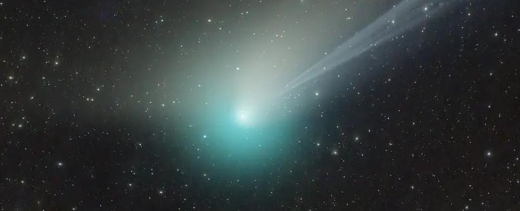 Зелена комета сьогодні буде найближче до Землі на піку яскравості