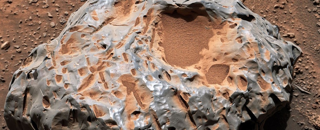 Марсохід NASA помітив металевий метеорит на Марсі