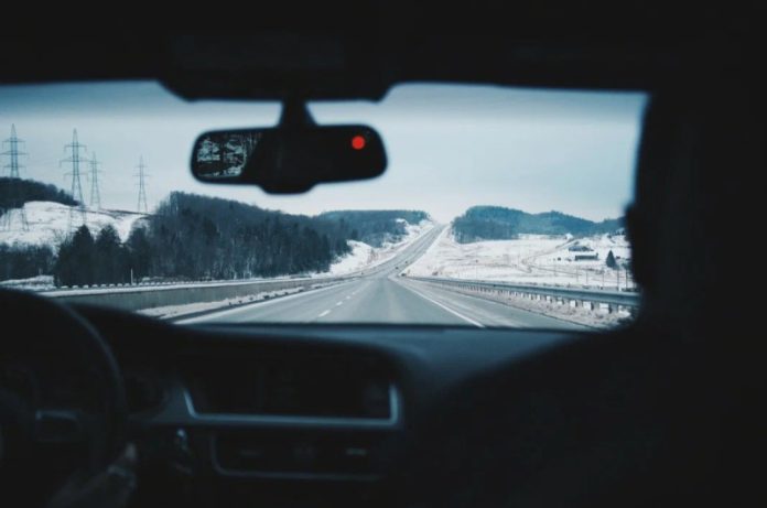 Електричне обігрів лобового скла загрожує вашому авто. Чи варто переплачувати за цю опцію