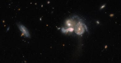 Hubble показав фотографію трьох масивних галактик, які зливаються в одну