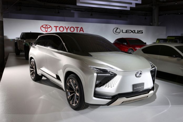 Lexus готує новий електромобіль – він вийде за 3 роки