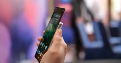 Lenovo представила смартфон і ноутбук з екранами, що розтягуються