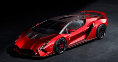 Представлені два останні суперкара Lamborghini з атмосферним двигуном V12