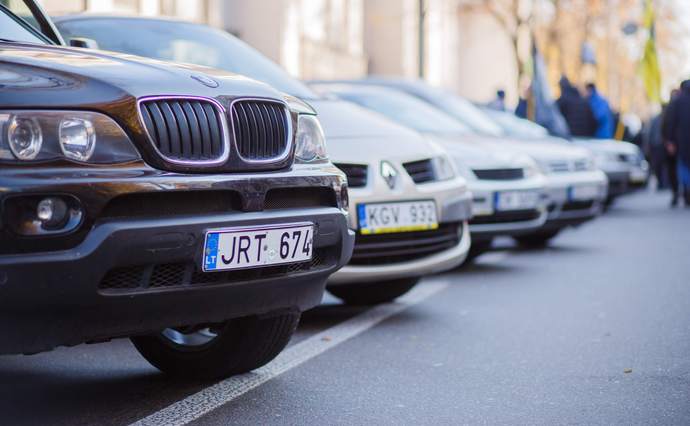 Безкоштовні “євробляхи”: в Україну можуть відновити “потік” уживаних авто