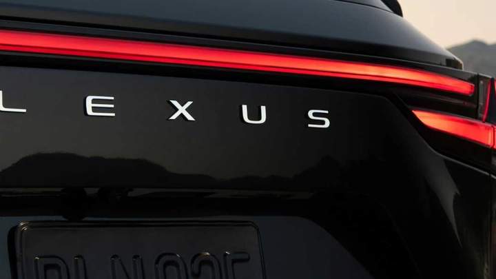 Lexus став найнадійнішим серед трирічних машин