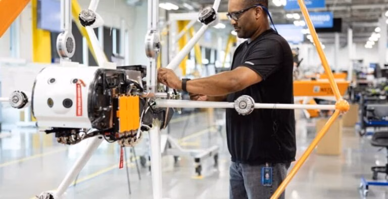 Дрони Amazon за перший місяць роботи доставили… лише 7 замовлень