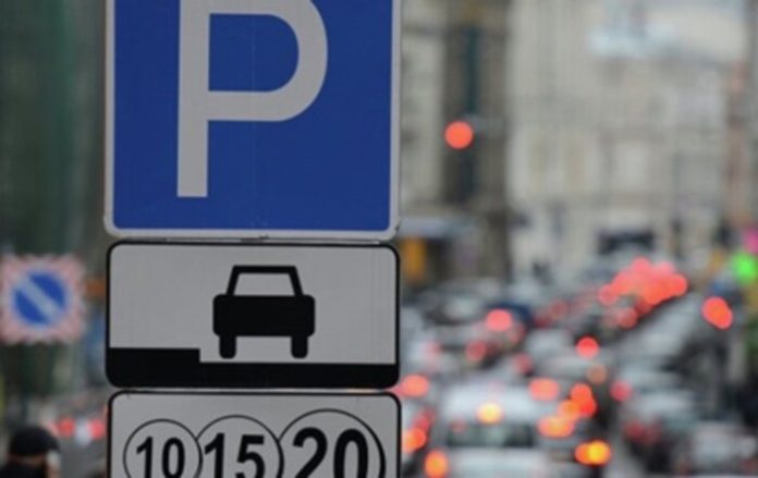 Українцям розповіли, хто може паркуватись на місцях для інвалідів