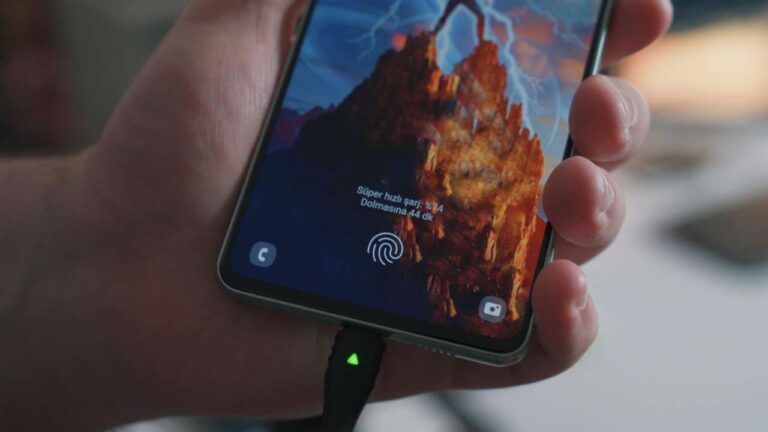 Не можна використовувати мобільний телефон, поки він заряджається: міф чи правда