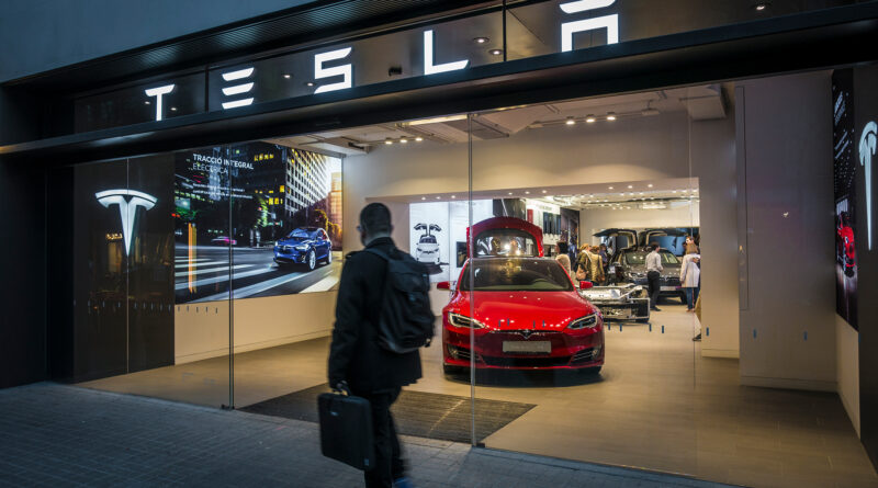 Владельцы электрокаров Tesla засудили компанию за слишком долгий и дорогой ремонт