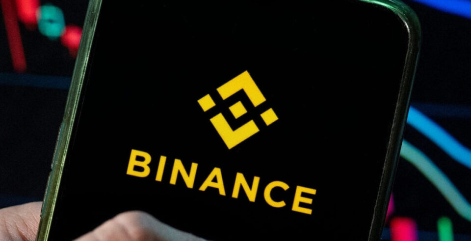 Binance заборонила росіянам купувати і продавати долари та євро