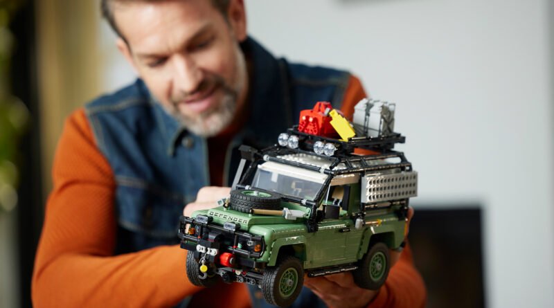 Компания Lego выпустила конструктор, из 2336 деталей которого можно собрать Land Rover Defender 90