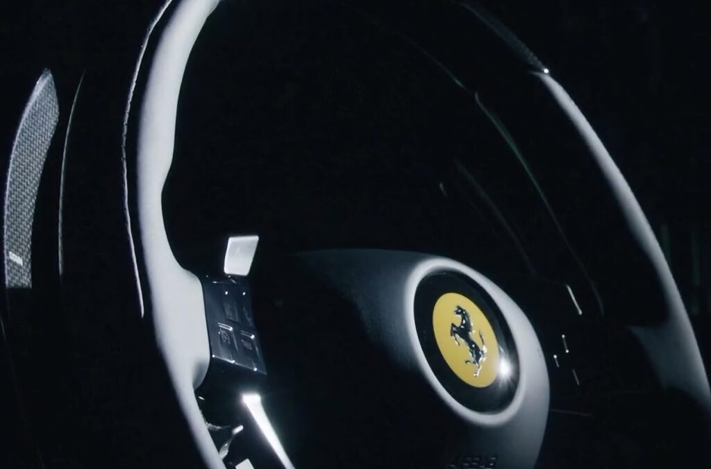 Компания Ferrari показала первое изображение нового загадочного суперкара