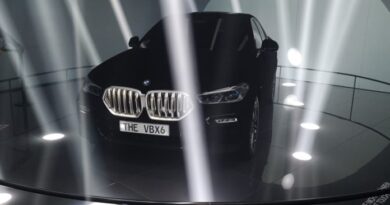 Компанія BMW здешевить гібридний BMW XM